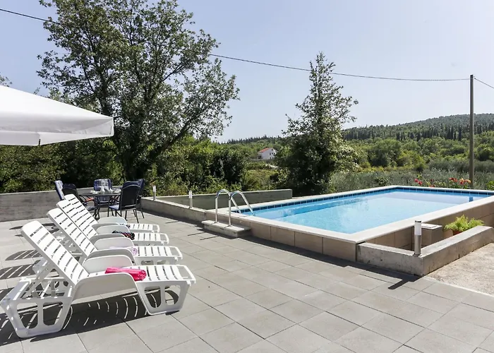 Harmonia With Patio And Shared Pool Cilipi