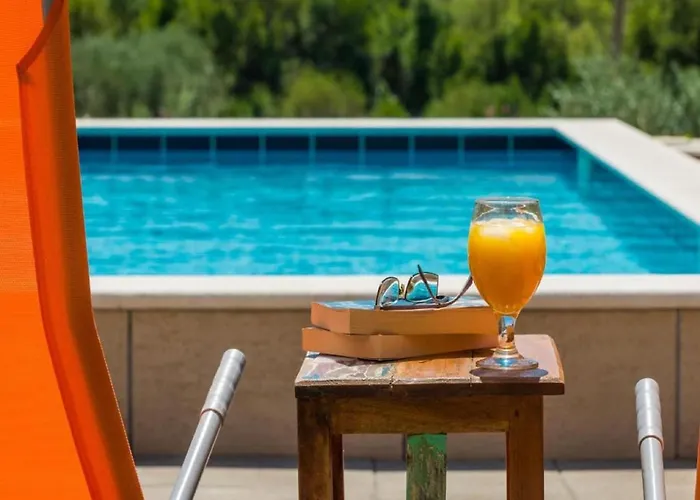 Harmonia With Patio And Shared Pool Apartment