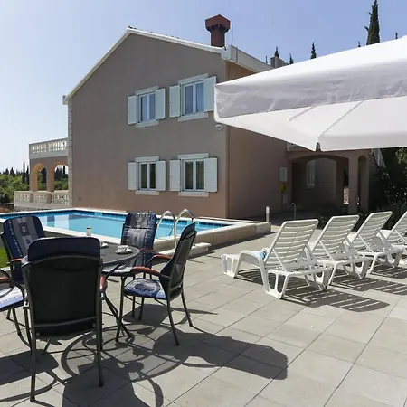 Harmonia With Patio And Shared Pool *