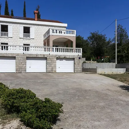 شقة Harmonia With Patio And Shared Pool Čilipi