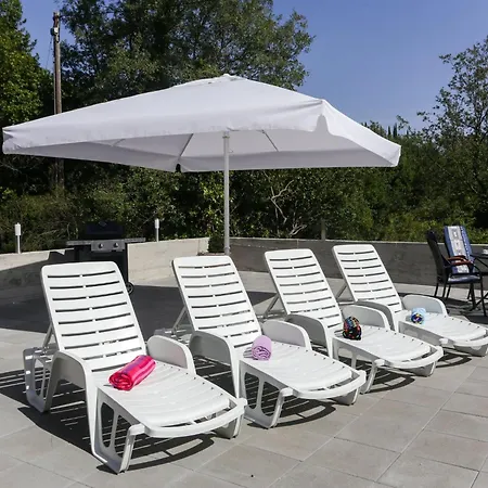 Harmonia - One-bedroom With Patio And Shared Pool *