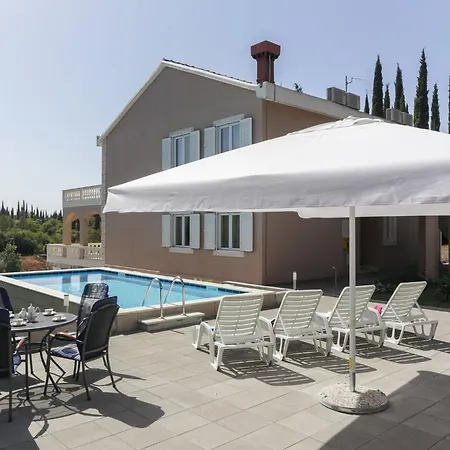 Apartment Harmonia - One-bedroom With Patio And Shared Pool
