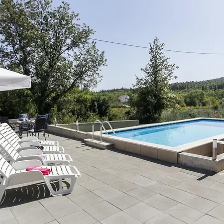 Harmonia With Patio And Shared Pool Čilipi