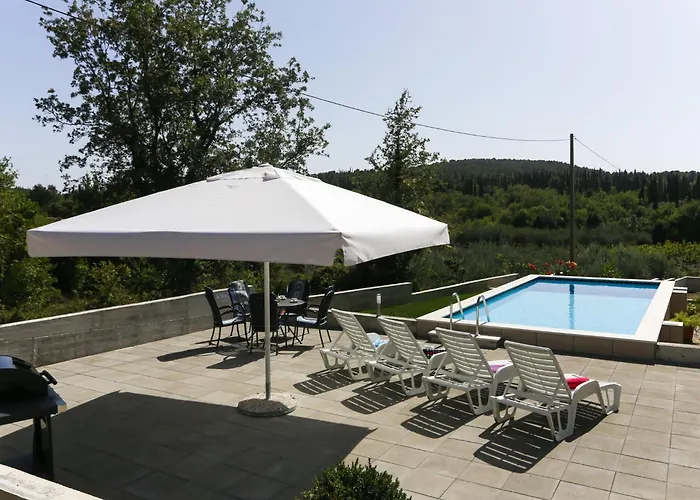 Harmonia With Patio And Shared Pool Apartament Čilipi