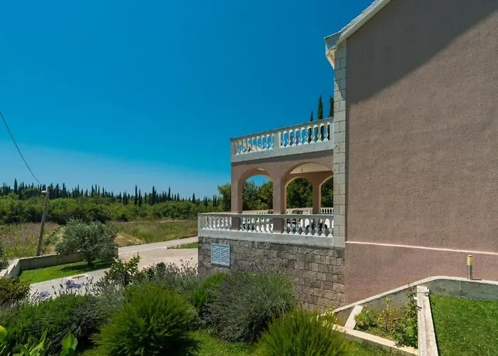 Harmonia With Patio And Shared Pool *